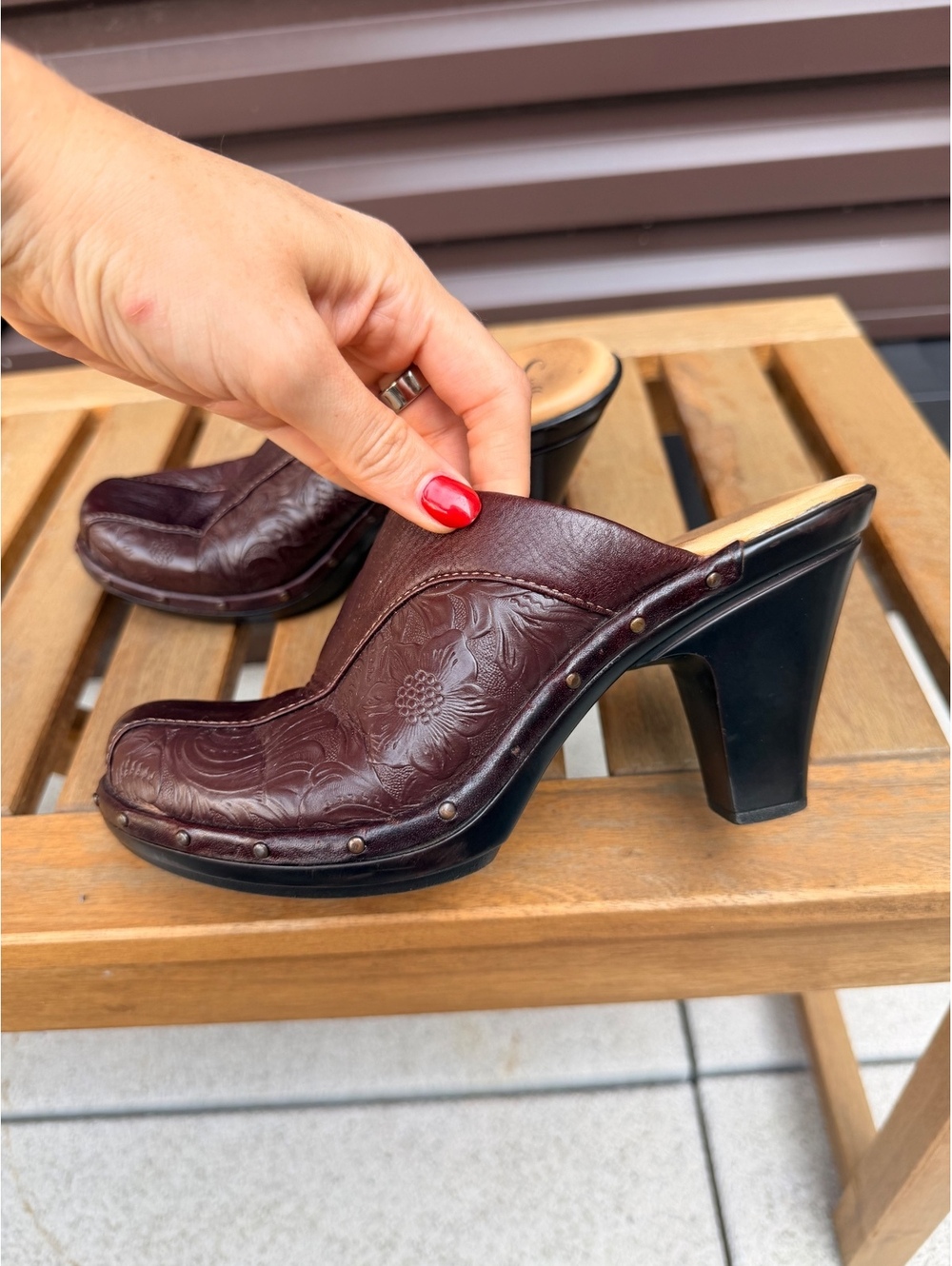 Y2K Söfft Brown Leather Embossed Mule Clog Heels